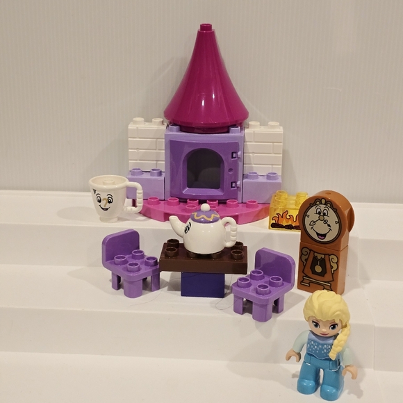 Lego DUPLO Disney Princess Belles Tea Party 10877 Beauty and the Beast with Elsa - Picture 9 of 14